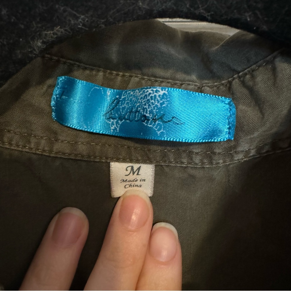 Green button down - Picture 5 of 7